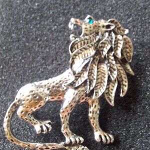 Brooch  silver tone lion
